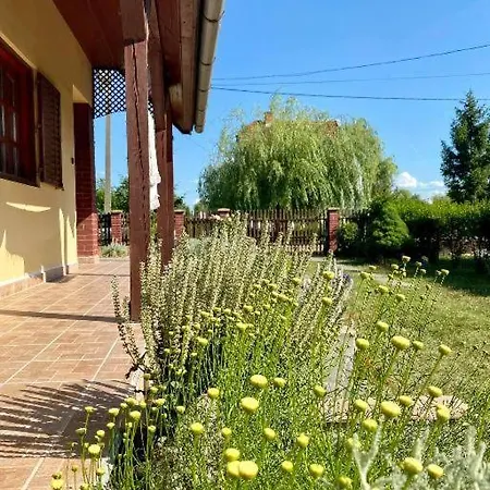Akacvirag Vendeghaz Case de vacanță *